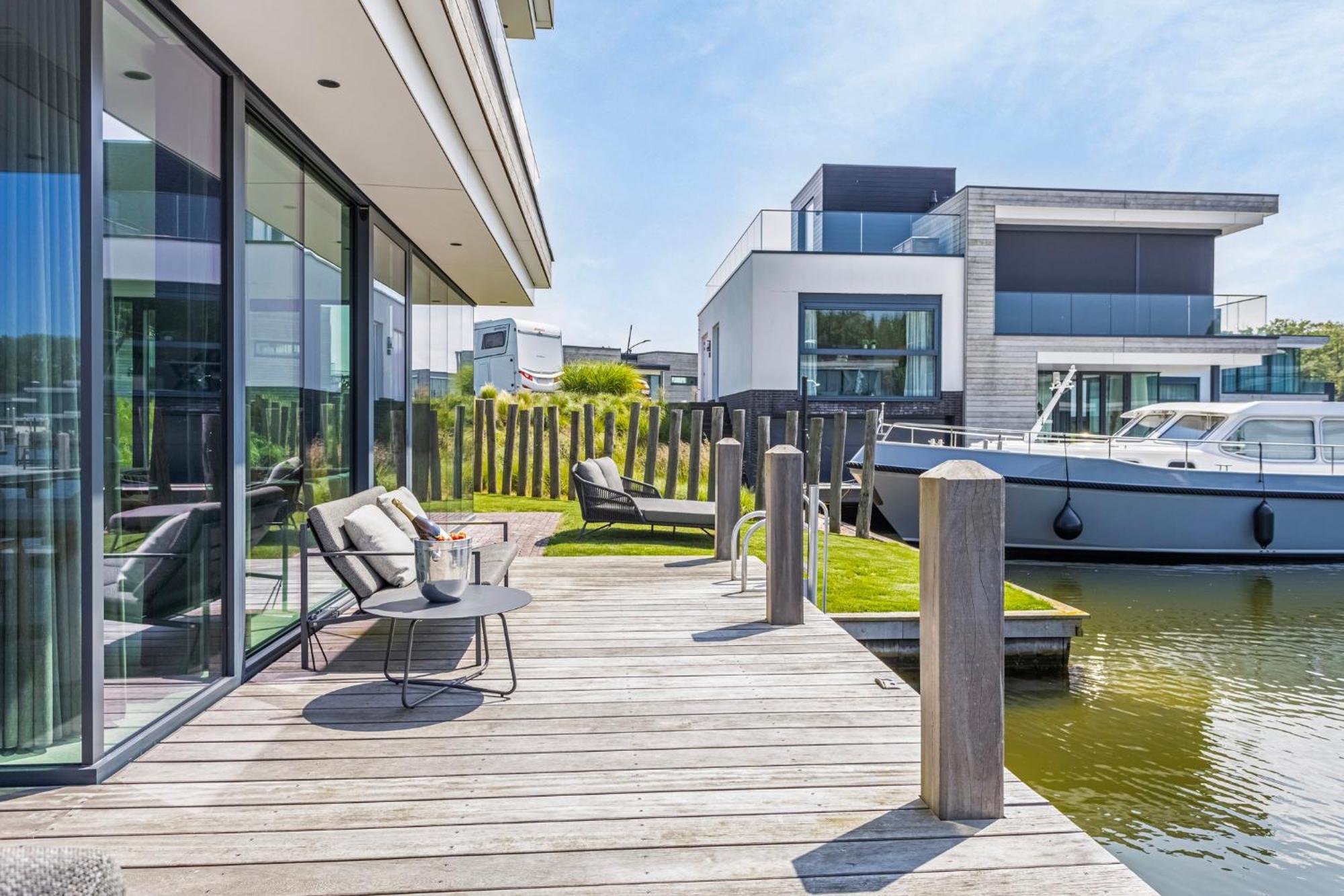Lake House With Dock At Lake Veere, Zeeland Арнемайден Екстериор снимка