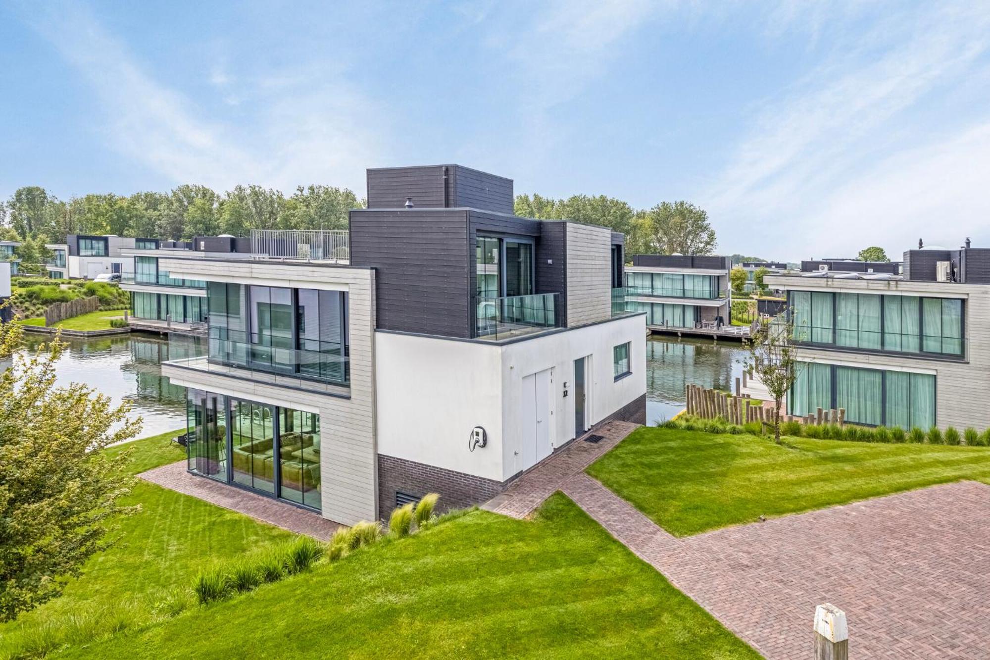 Lake House With Dock At Lake Veere, Zeeland Арнемайден Екстериор снимка